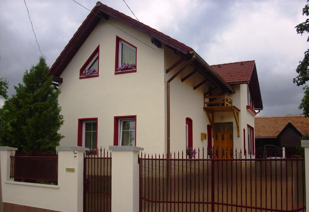 דירות Zărneşti Casa Magdalena מראה חיצוני תמונה